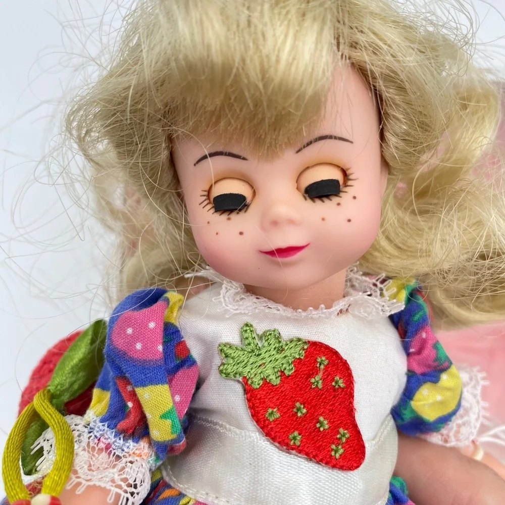 Madame Alexander‎ Strawberry Pie Wendy 8